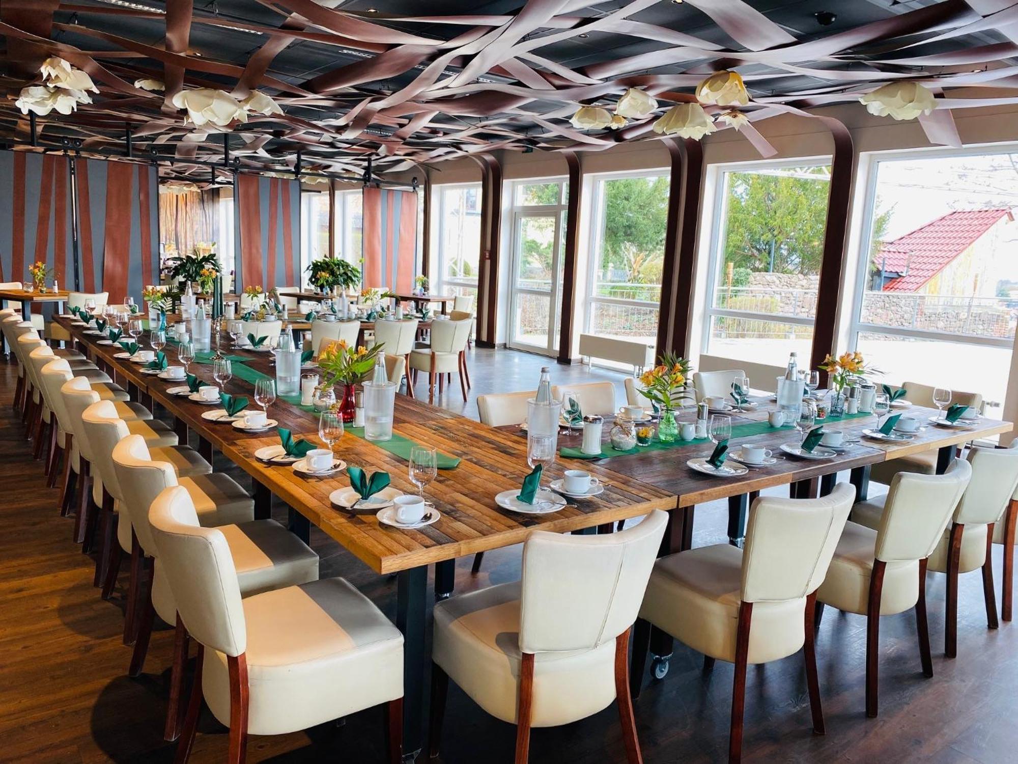 Bergwirtschaft Wilder Mann Hotel Und Restaurant ドレスデン エクステリア 写真