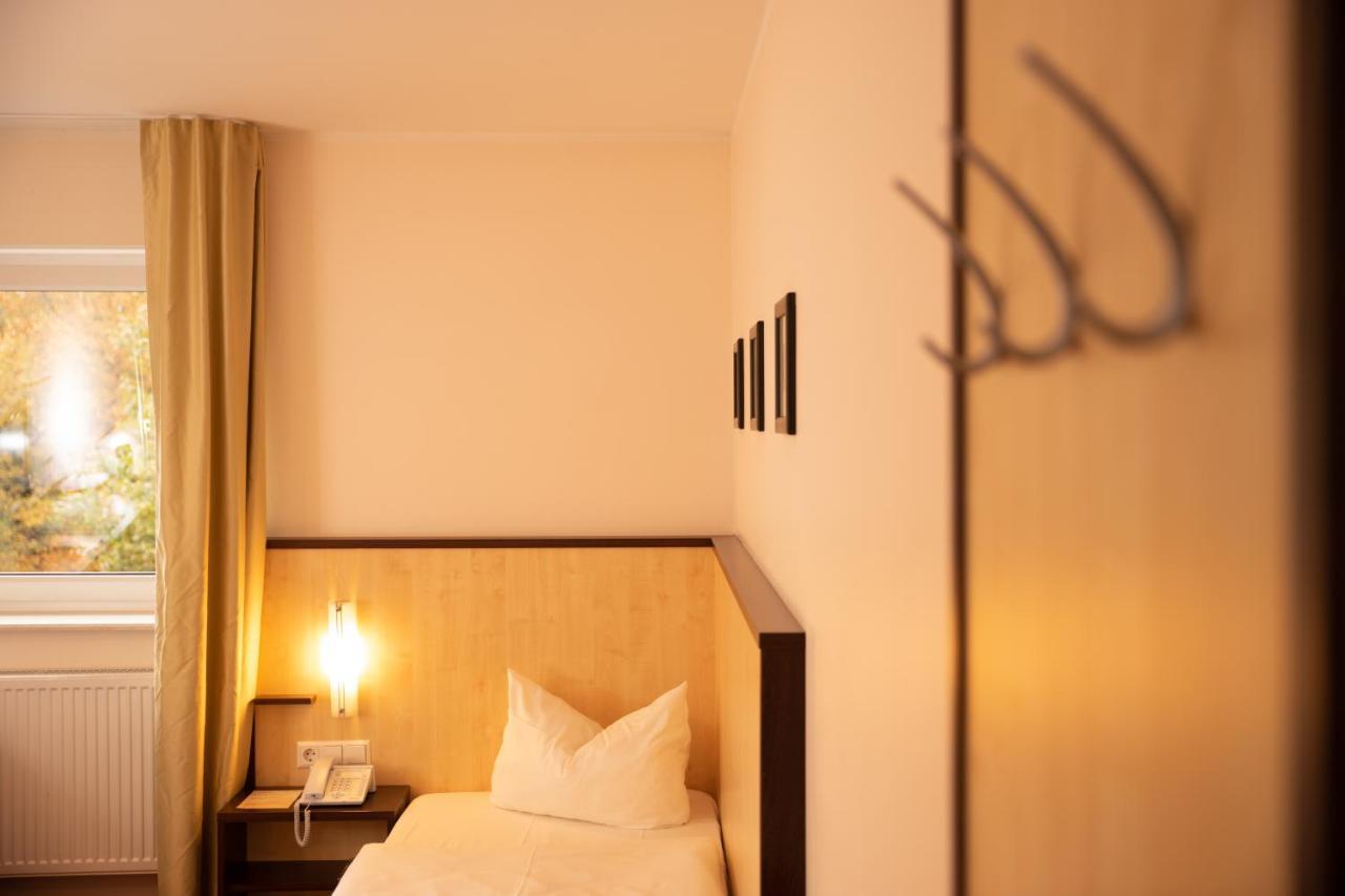 Bergwirtschaft Wilder Mann Hotel Und Restaurant ドレスデン エクステリア 写真