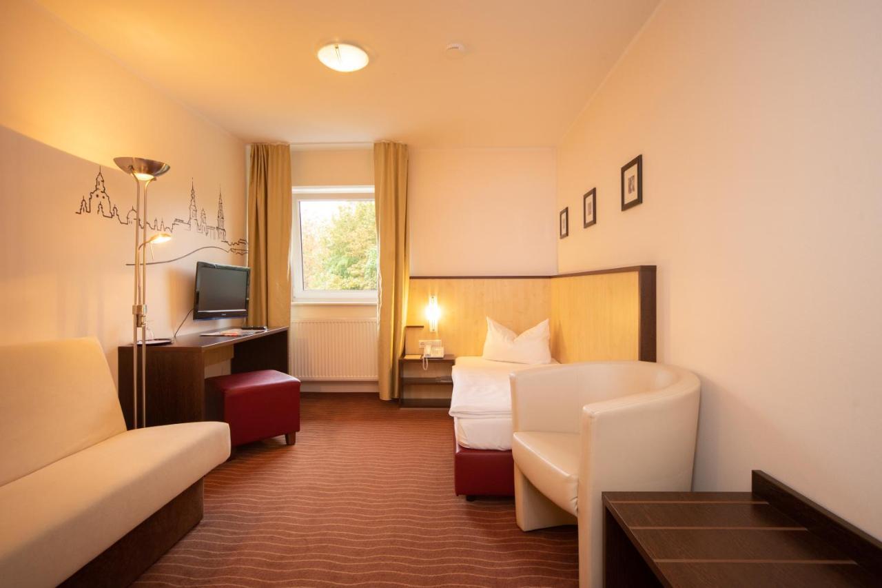 Bergwirtschaft Wilder Mann Hotel Und Restaurant ドレスデン エクステリア 写真