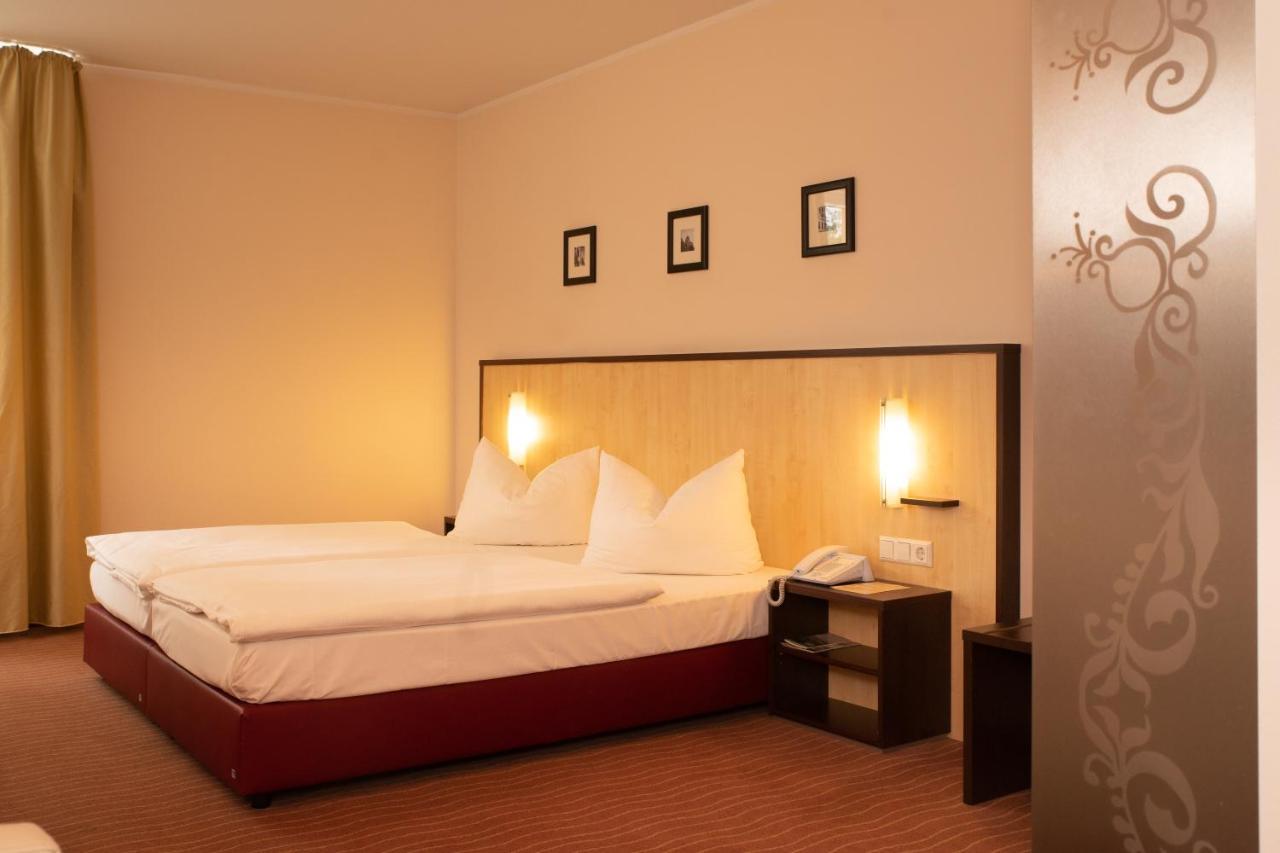 Bergwirtschaft Wilder Mann Hotel Und Restaurant ドレスデン エクステリア 写真